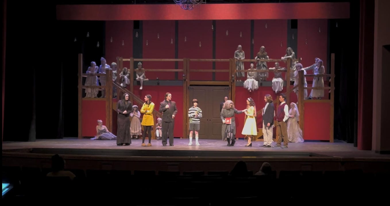The completed main set, with actors on it.